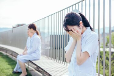 派遣先で理不尽な扱いを受けたら？つらい職場環境の“あるある”と対処法