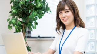 受付女性